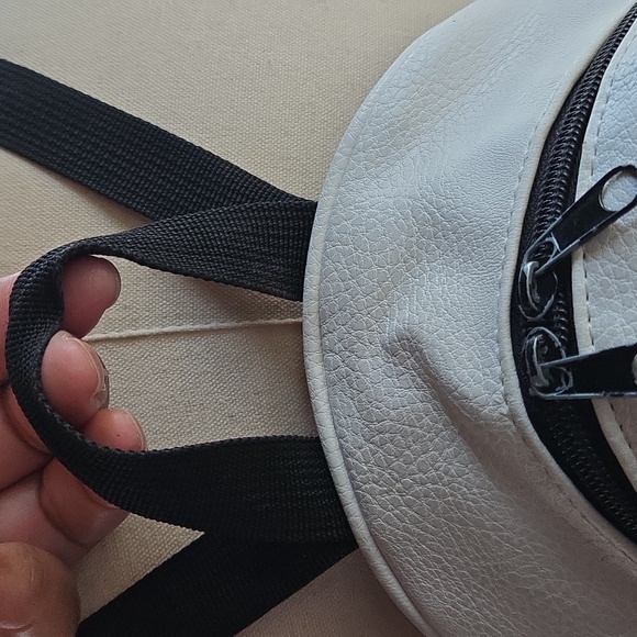 Harry Potter Hedwig Owl Monochrome Mini Backpack - Picture 6 of 17